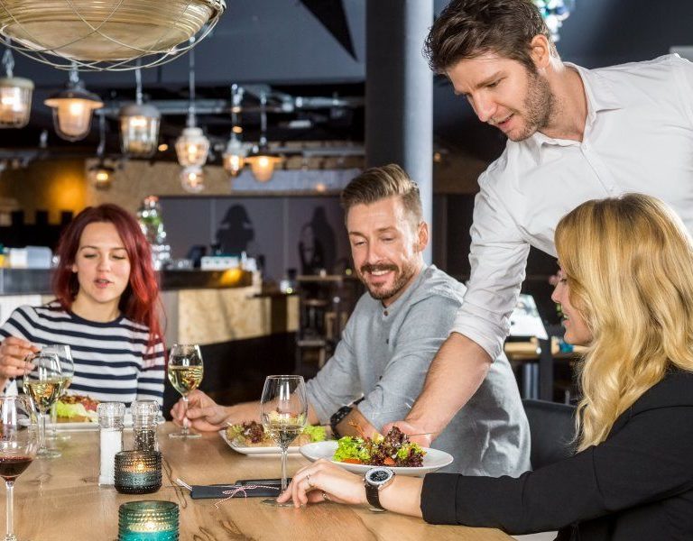 Zar moraju svi znati što smo naručili?